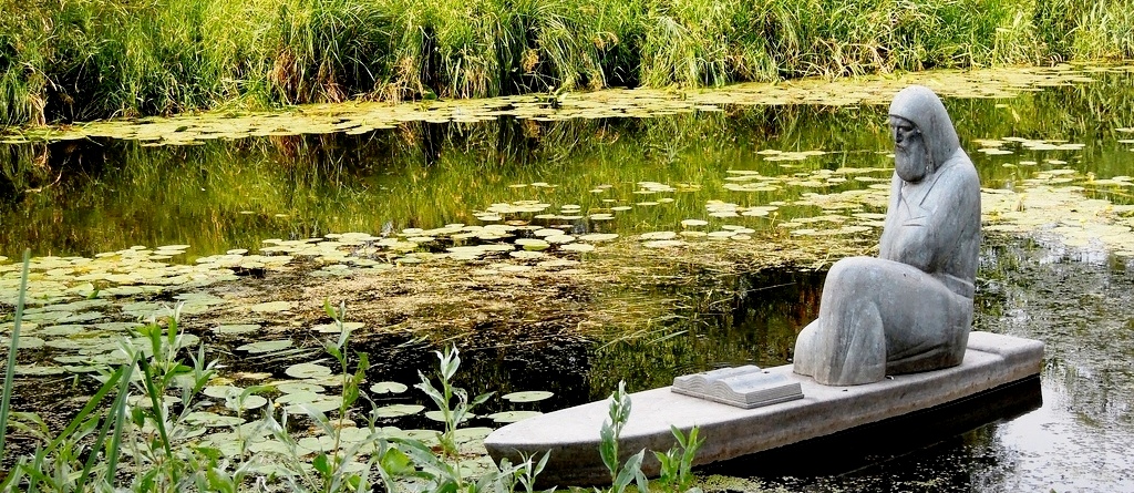 пам’ятник на течії річки, споруджений на честь Єлисея Плетенецького